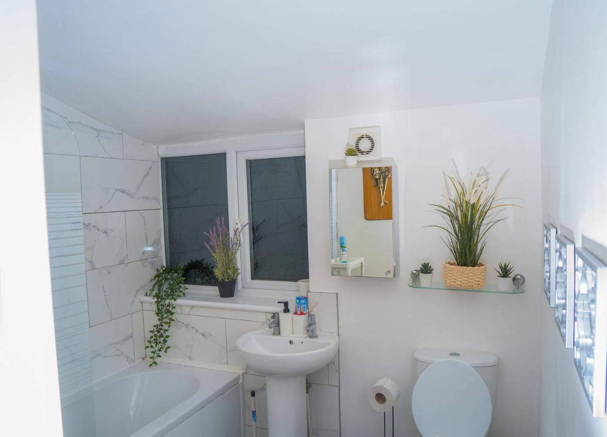 The Highfield Villa, 5 Bedrooms, Northampton Centre, Sleeps 10 Zewnętrze zdjęcie