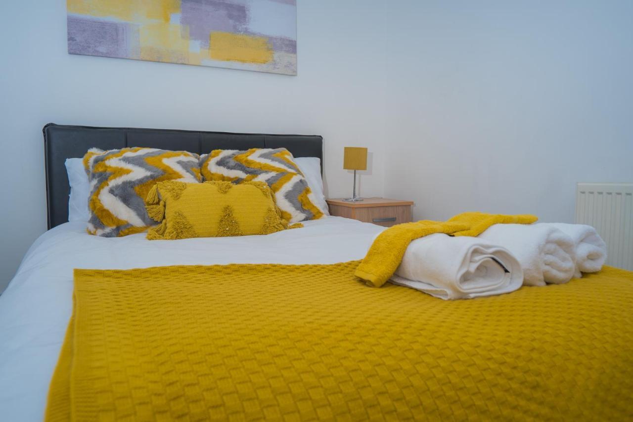 The Highfield Villa, 5 Bedrooms, Northampton Centre, Sleeps 10 Zewnętrze zdjęcie