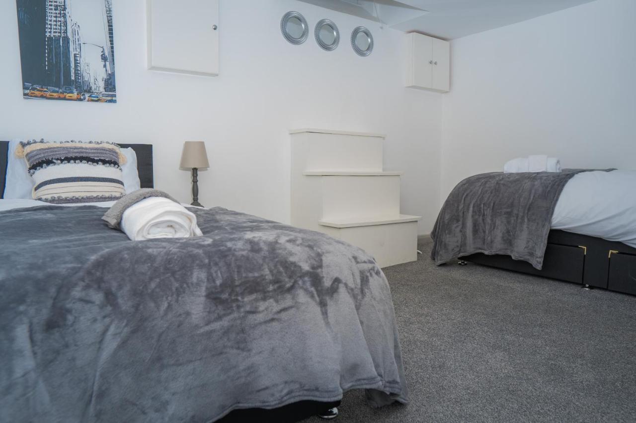 The Highfield Villa, 5 Bedrooms, Northampton Centre, Sleeps 10 Zewnętrze zdjęcie