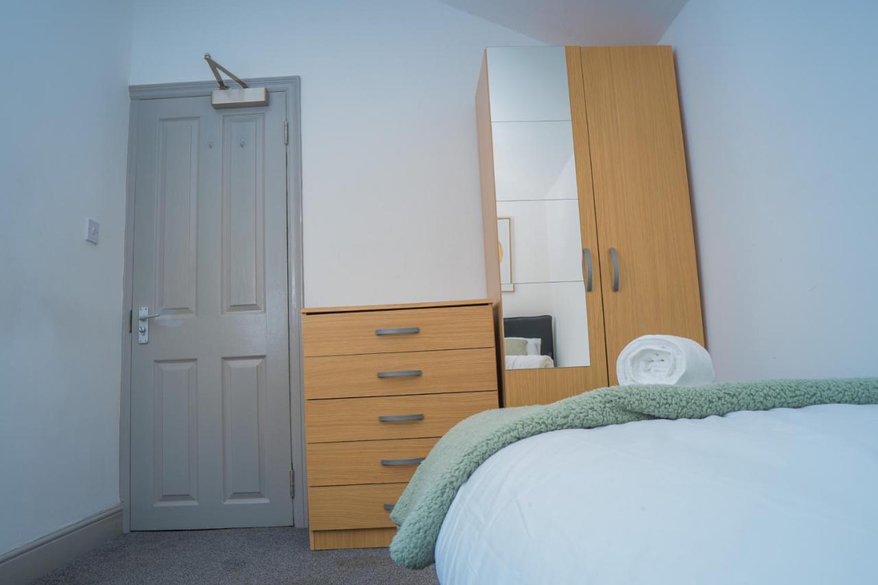 The Highfield Villa, 5 Bedrooms, Northampton Centre, Sleeps 10 Zewnętrze zdjęcie