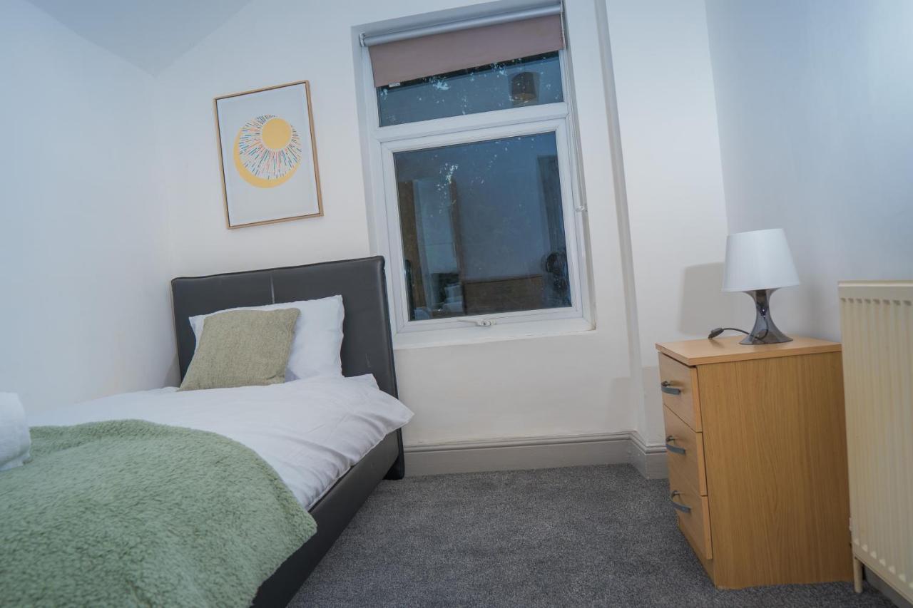 The Highfield Villa, 5 Bedrooms, Northampton Centre, Sleeps 10 Zewnętrze zdjęcie