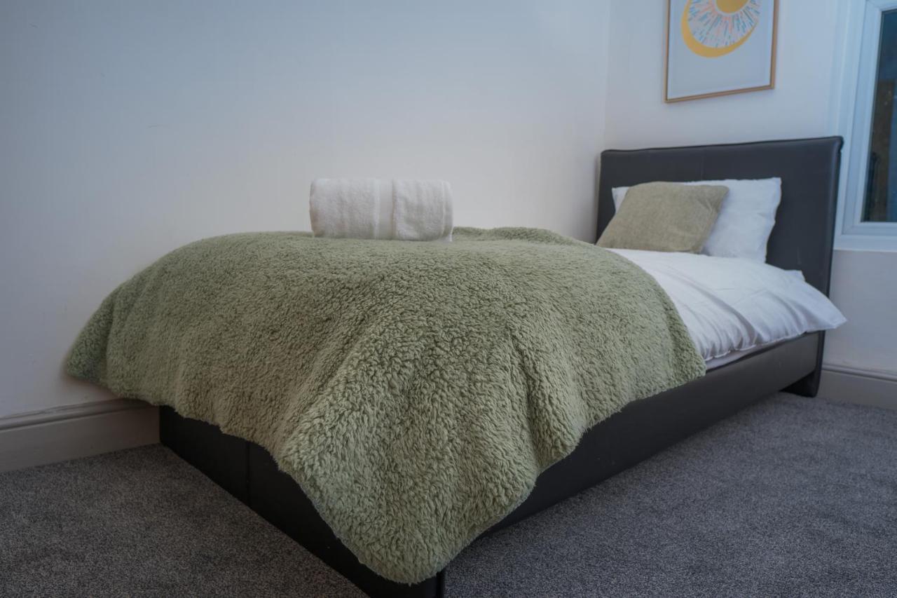 The Highfield Villa, 5 Bedrooms, Northampton Centre, Sleeps 10 Zewnętrze zdjęcie