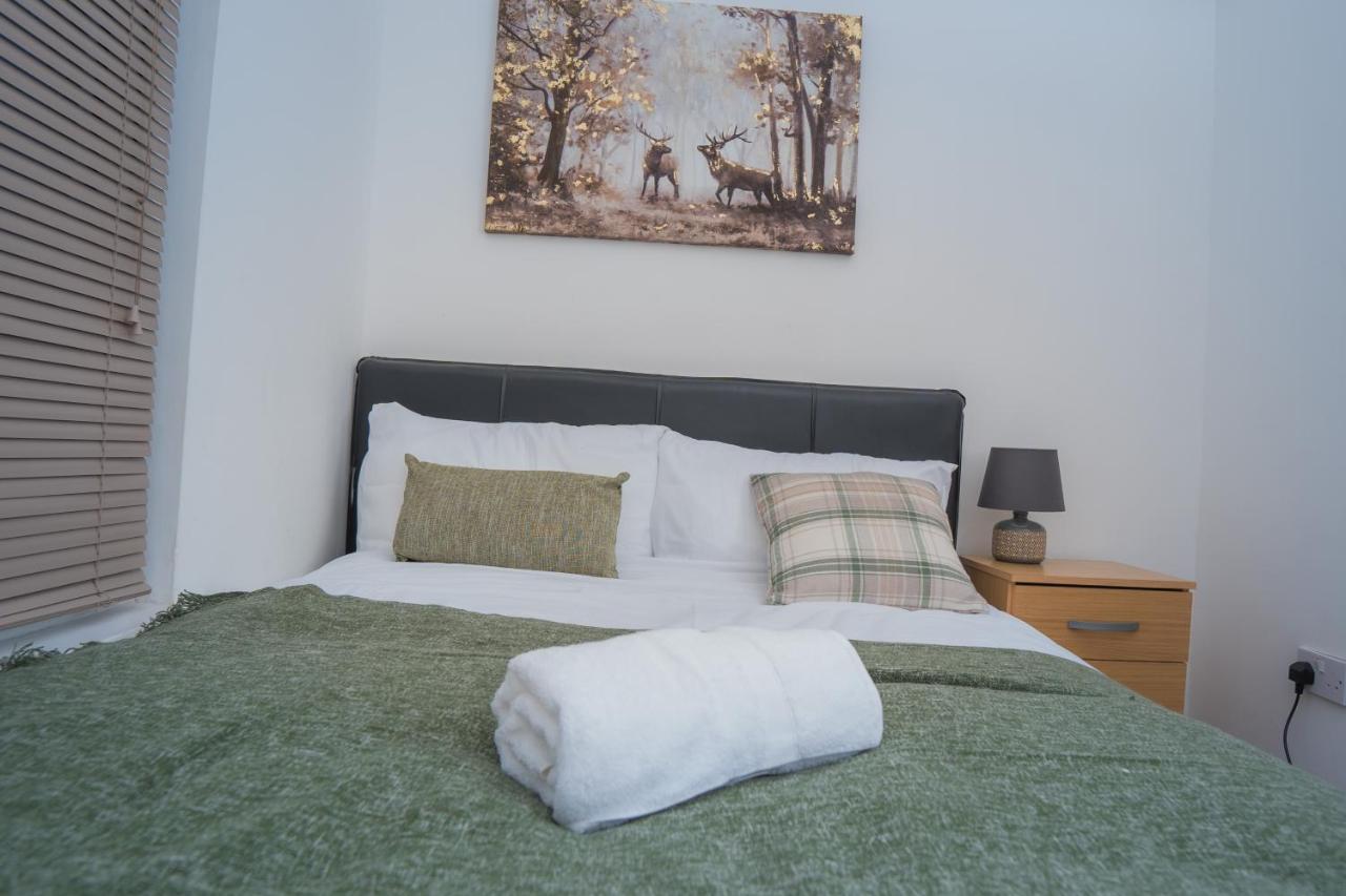 The Highfield Villa, 5 Bedrooms, Northampton Centre, Sleeps 10 Zewnętrze zdjęcie