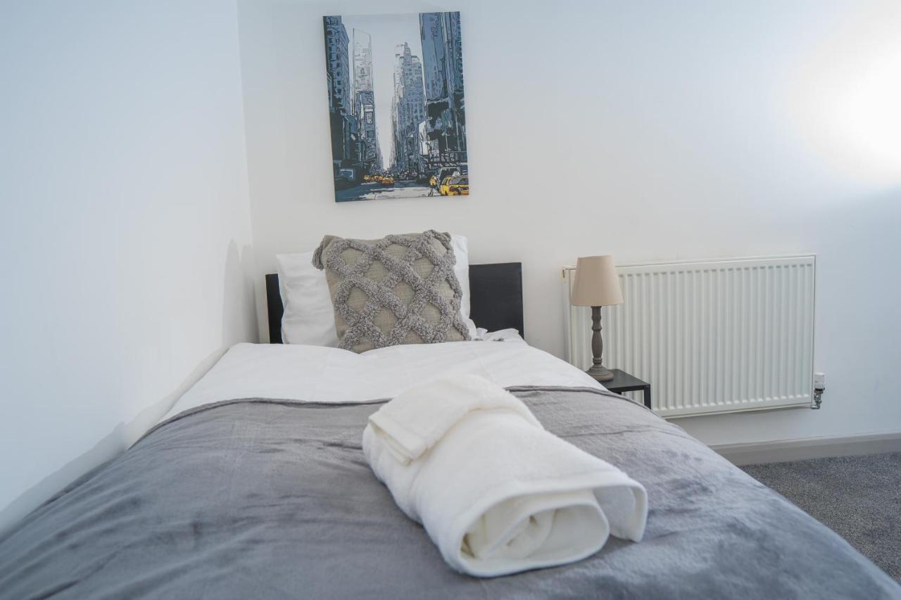The Highfield Villa, 5 Bedrooms, Northampton Centre, Sleeps 10 Zewnętrze zdjęcie